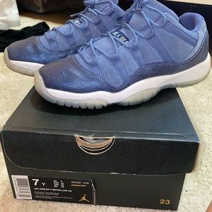 Jordan 11, Blue Moon